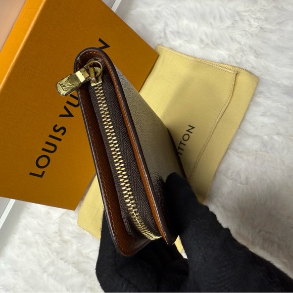 LOUIS VUITTON- TH0011 Zippy Wallet Monogram Canvas - Picture 4 of 12